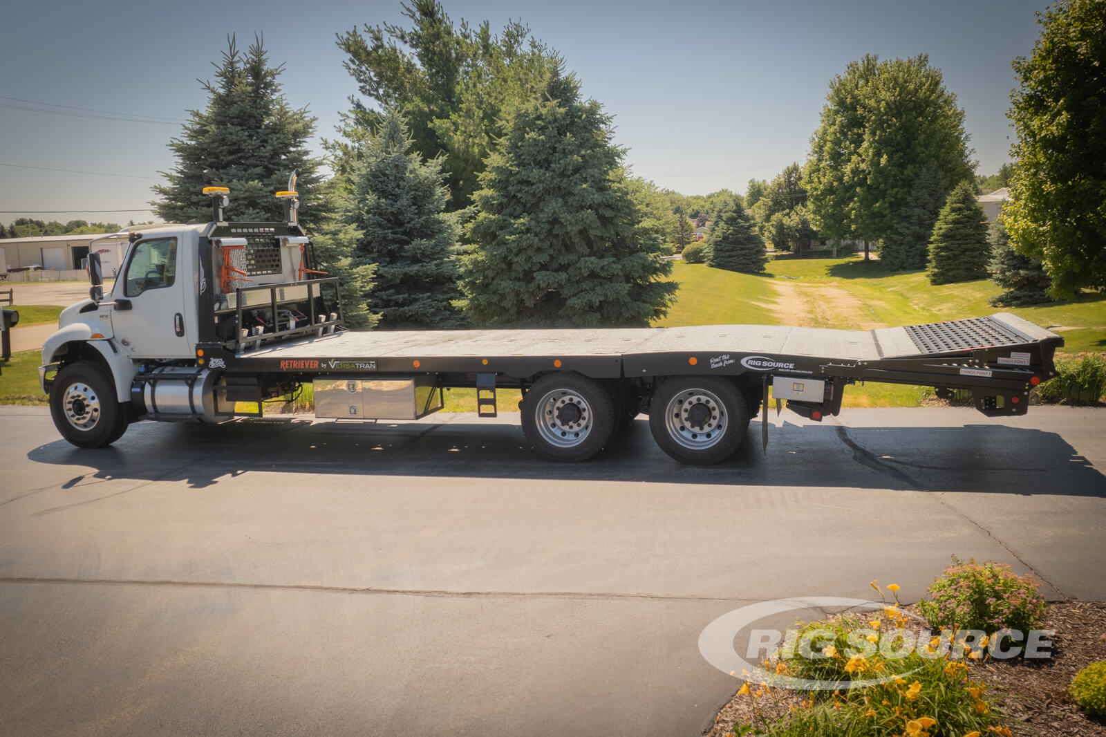 Versatran 15T Retriever International Trucks Chassis