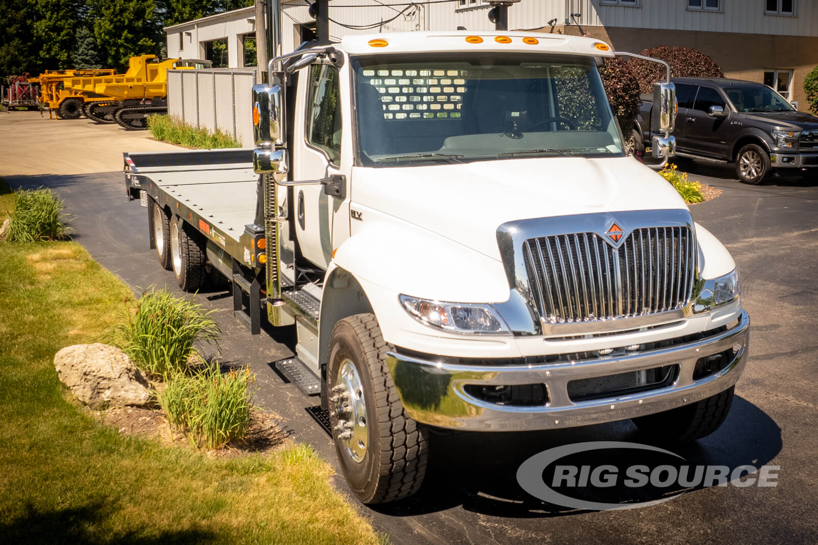 Versatran 15T Retriever International Trucks Chassis